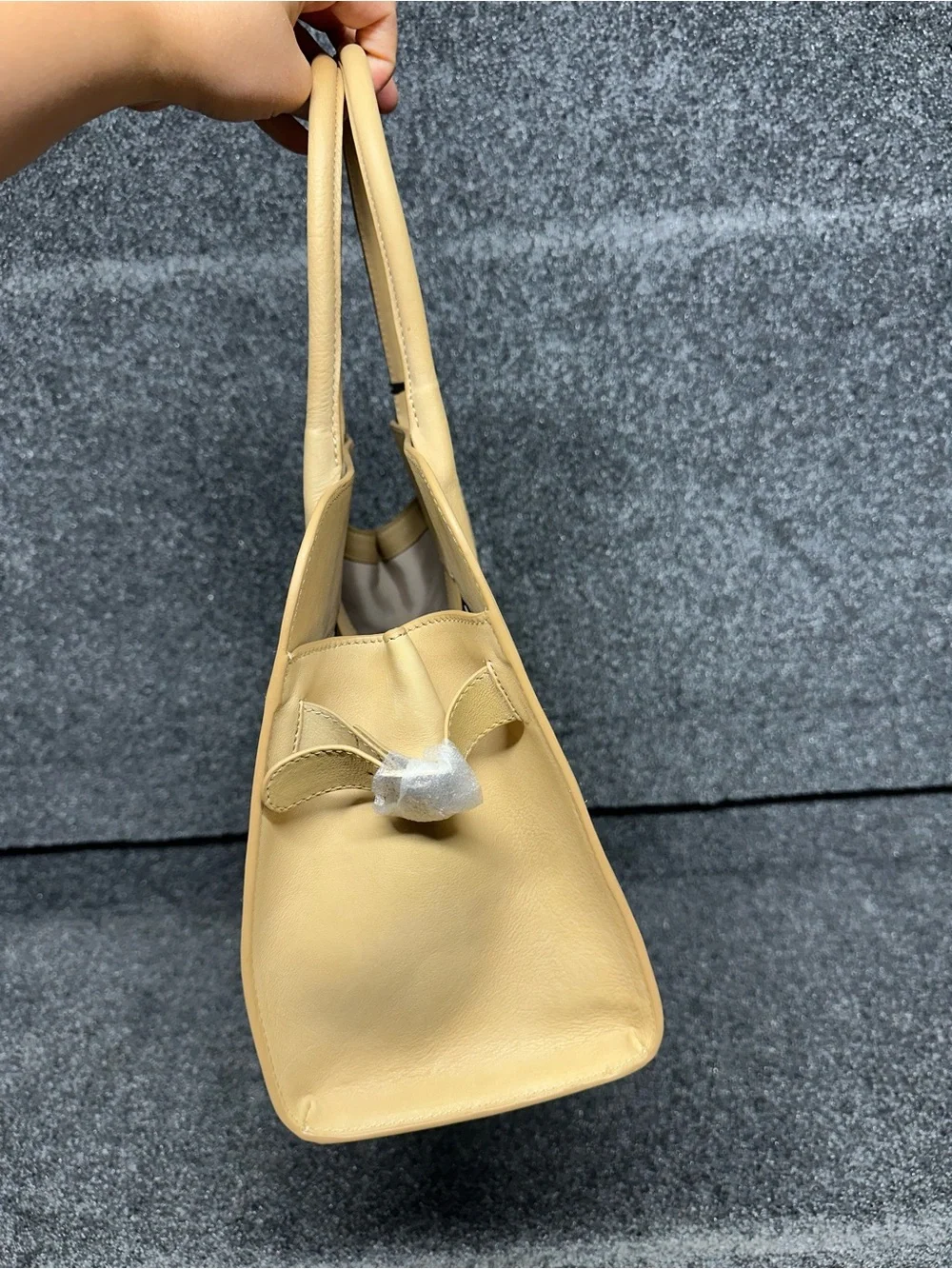 Margot tan leather tote bag bowling minimalist quiet luxury old money staple